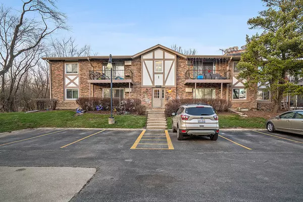 16W575 79th ST #1A, Willowbrook, IL 60527