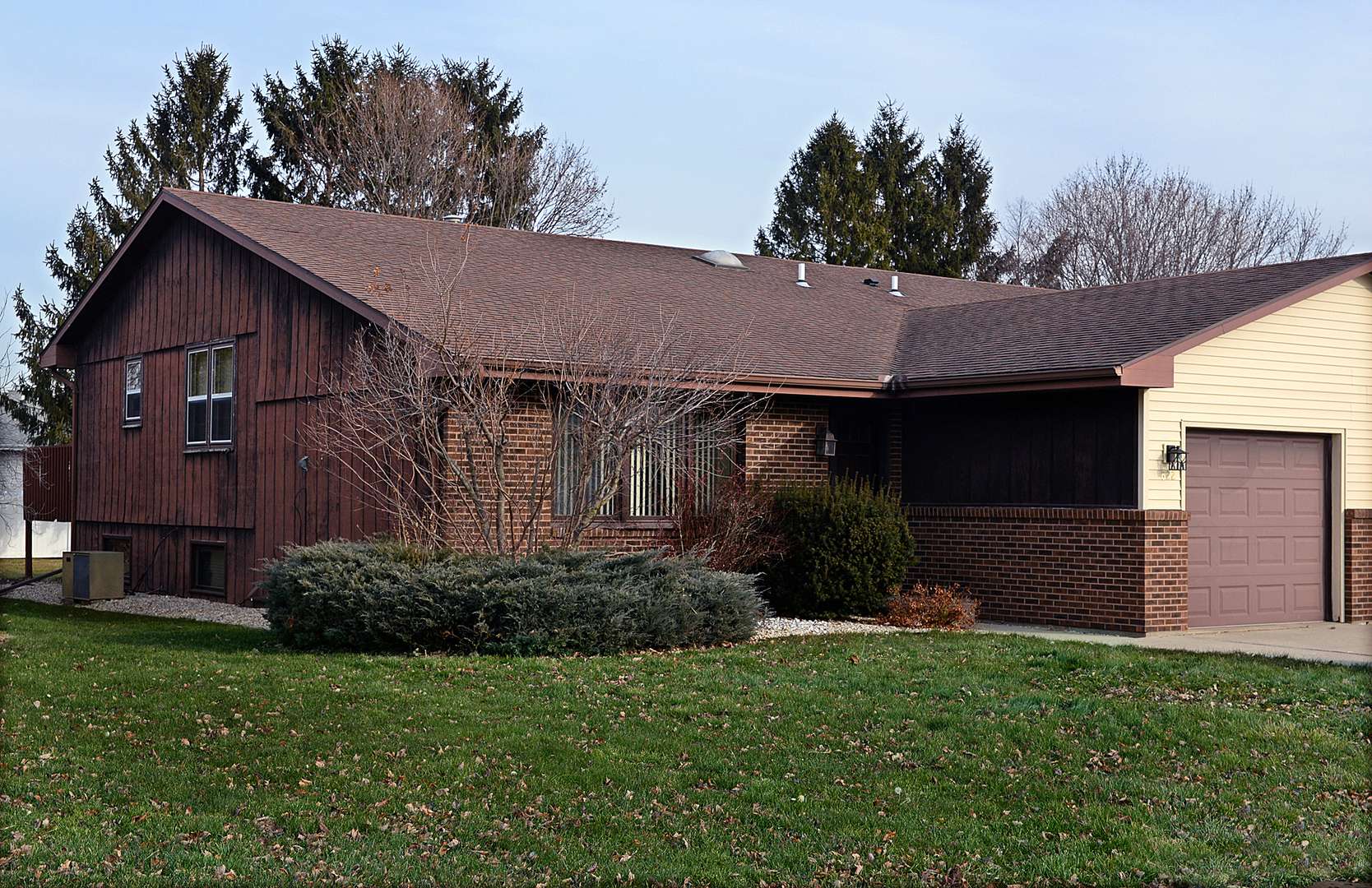 822 W Mckinley RD, Ottawa, IL 61350