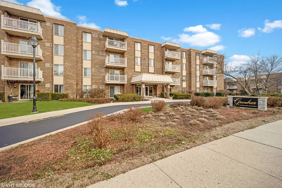 2423 N Kennicott DR #4E, Arlington Heights, IL 60004