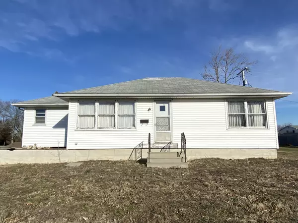 100 S New ST, Gifford, IL 61847