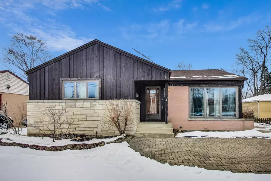 1111 N Arlington Heights RD, Arlington Heights, IL 60004