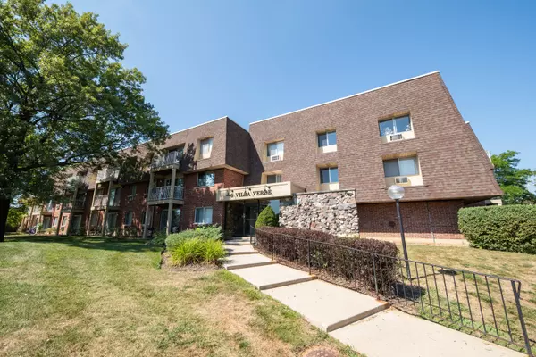 6 Villa Verde DR #320, Buffalo Grove, IL 60089