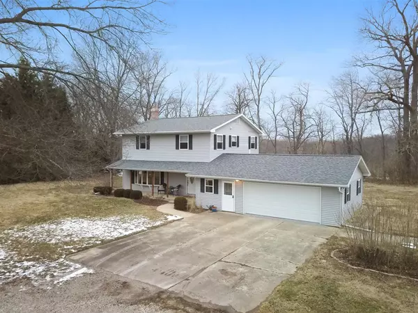 7773 Carl Springs RD, Wapella, IL 61777