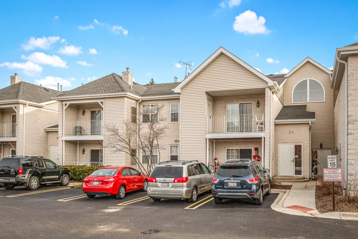 Carol Stream, IL 60188,744 N Gary AVE #5-212