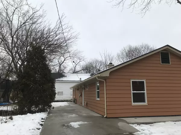 Aurora, IL 60505,414-416 Sperry CT