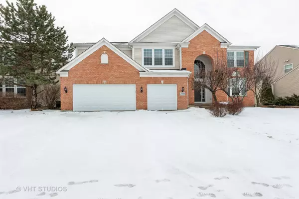 4010 Stratford LN, Carpentersville, IL 60110