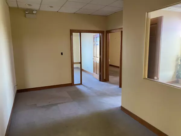 Oak Brook, IL 60523,2210 MIDWEST RD