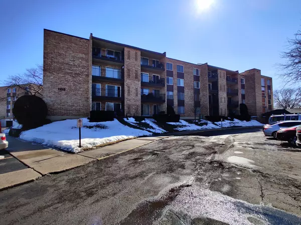 1103 S Hunt Club DR #220, Mount Prospect, IL 60056