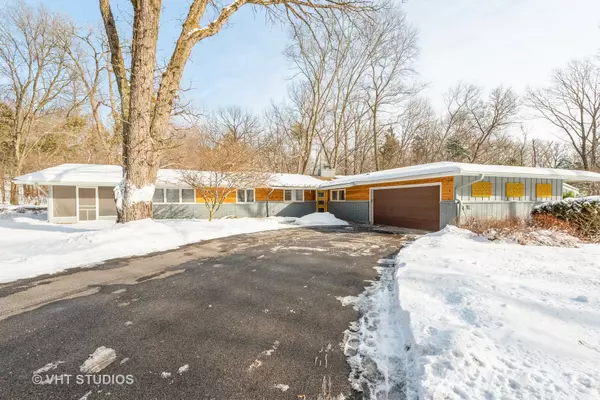 107 Trout Valley RD, Trout Valley, IL 60013