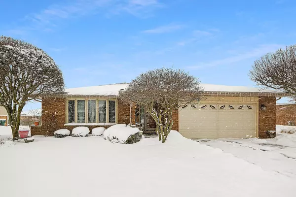 8037 Braeburn LN, Orland Park, IL 60462