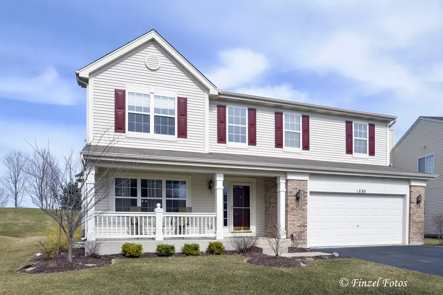 1880 Beachview RD, Pingree Grove, IL 60140