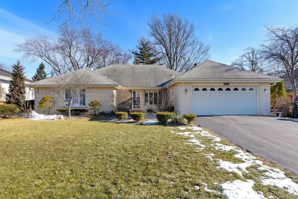 2S645 Avenue Vendome, Oak Brook, IL 60523