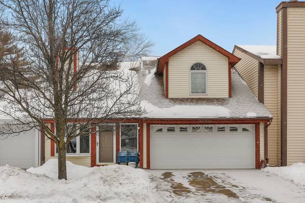 30W060 Buckthorn CT, Warrenville, IL 60555