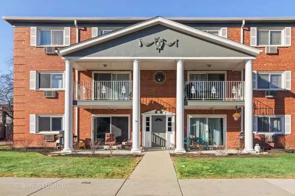 10 E Lillian AVE #2B, Arlington Heights, IL 60004