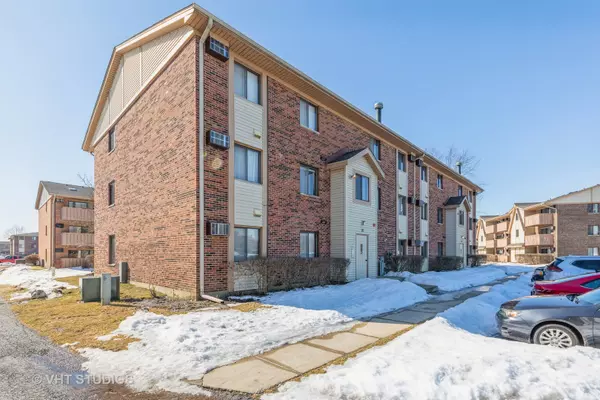 11 CEDAR CT #11, Vernon Hills, IL 60061