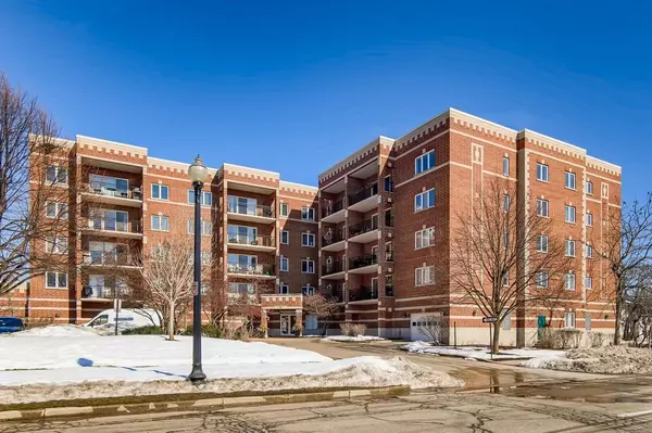 405 W Front ST #502, Wheaton, IL 60187