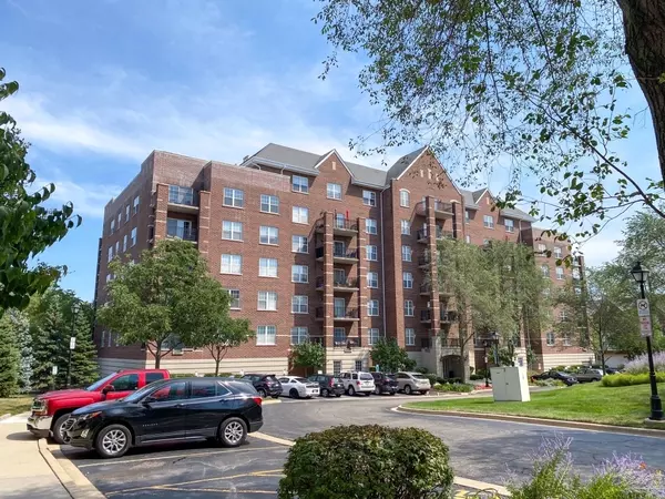 410 W Mahogany CT #608, Palatine, IL 60067