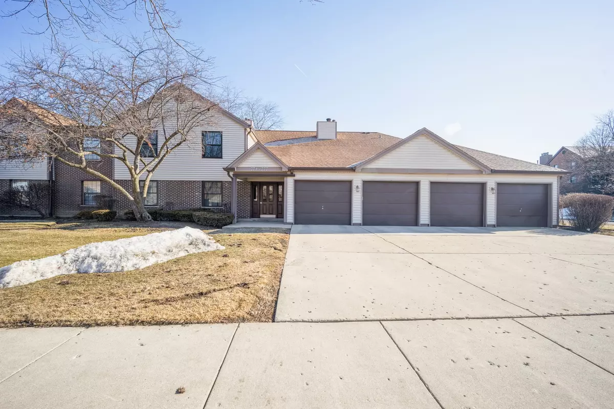 Buffalo Grove, IL 60089,777 White Pine CT #5D2