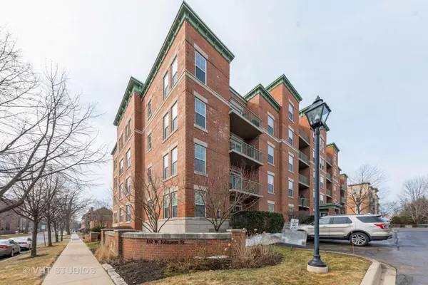 132 W Johnson ST #306, Palatine, IL 60067