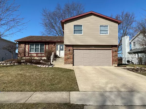 490 Heather LN, Carol Stream, IL 60188