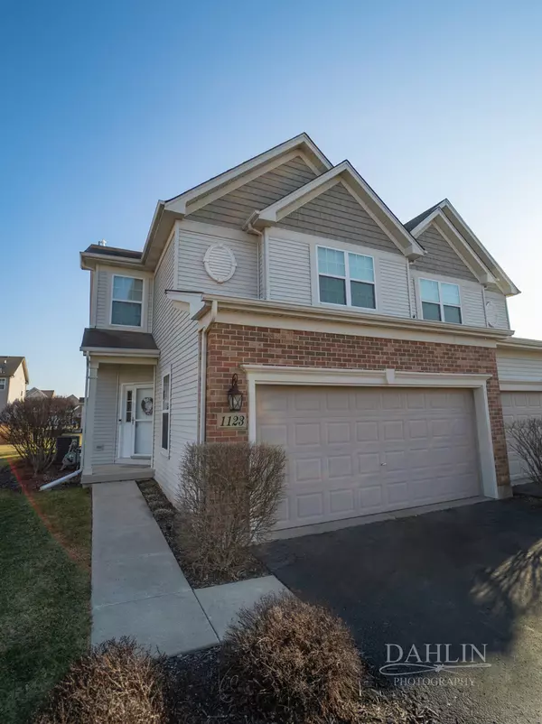 1123 Sears CIR, Elburn, IL 60119