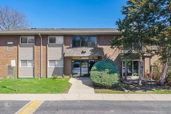 4425 Blackhawk LN #201, Lisle, IL 60532