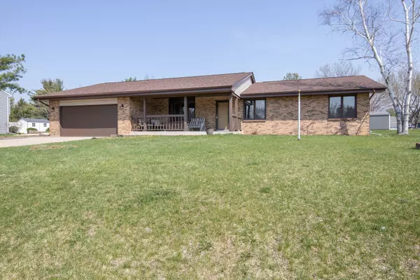 527 Valley Forge TRL, Rockton, IL 61072