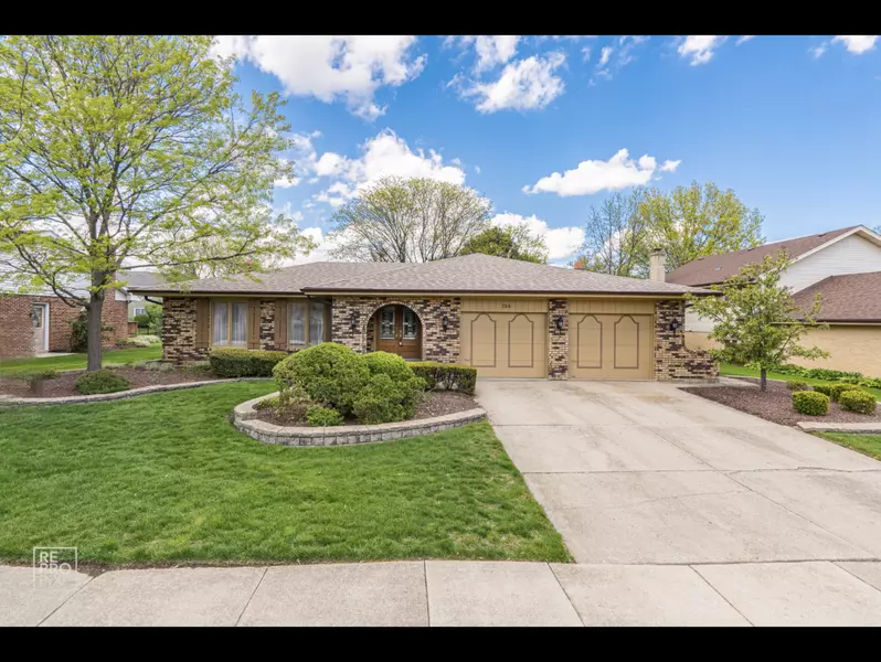 124 Waterford DR, Willowbrook, IL 60527