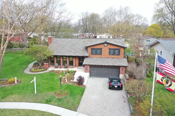 324 Bramble LN, Schaumburg, IL 60193