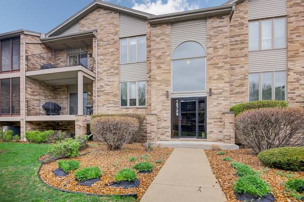 15729 Ravinia AVE #2W, Orland Park, IL 60462