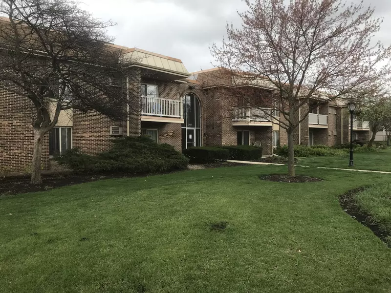 2407 N Kennicott DR #2B, Arlington Heights, IL 60004