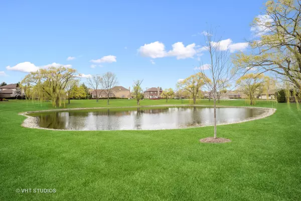 Arlington Heights, IL 60004,2602 E Warwick CT