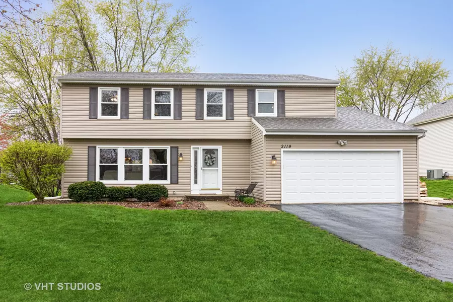 2119 Countryside CIR, Naperville, IL 60565