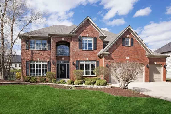 2215 Spartina LN, Naperville, IL 60564