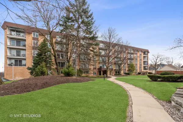 445 N Park BLVD #4C, Glen Ellyn, IL 60137