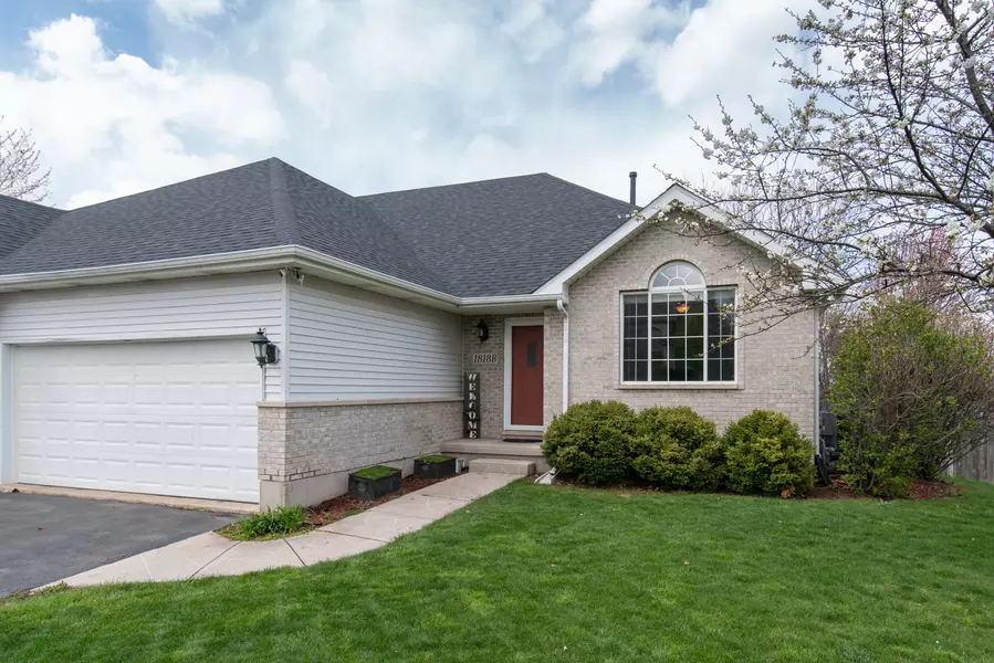 1818 Country Hills DR #B, Yorkville, IL 60560