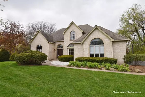 30W174 Forsythia LN, Wayne, IL 60184