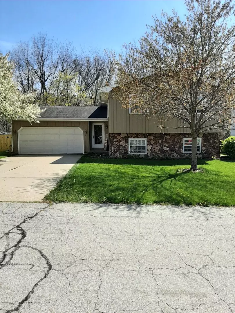 Bloomington, IL 61704,4 Lakeview