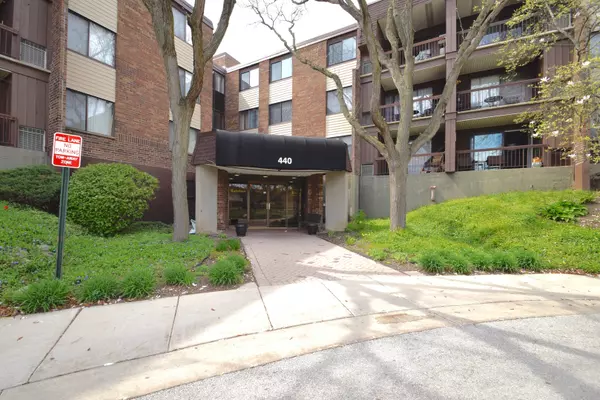 440 RAINTREE CT #3P, Glen Ellyn, IL 60137