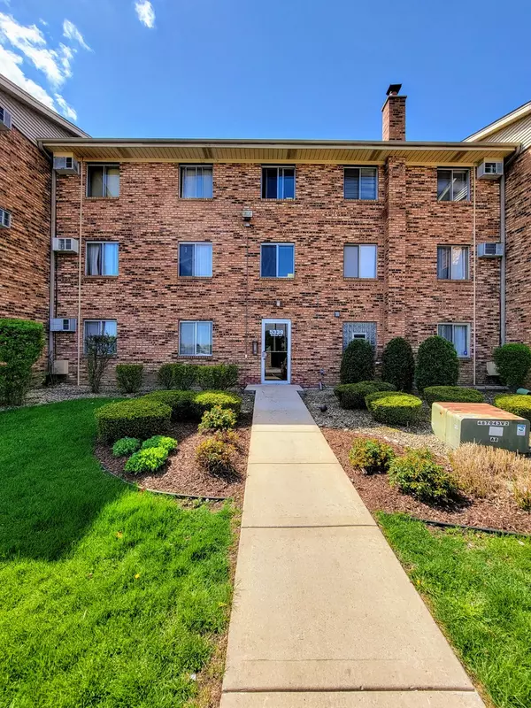 5339 WATERBURY DR #206, Crestwood, IL 60418