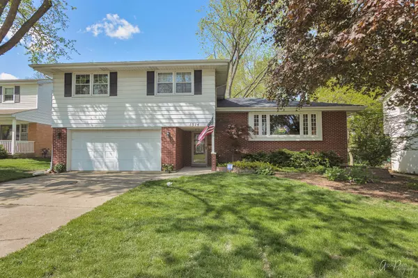 1514 E Sunset TER, Arlington Heights, IL 60004