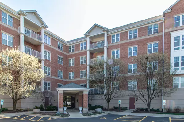 101 Pointe DR #102, Northbrook, IL 60062