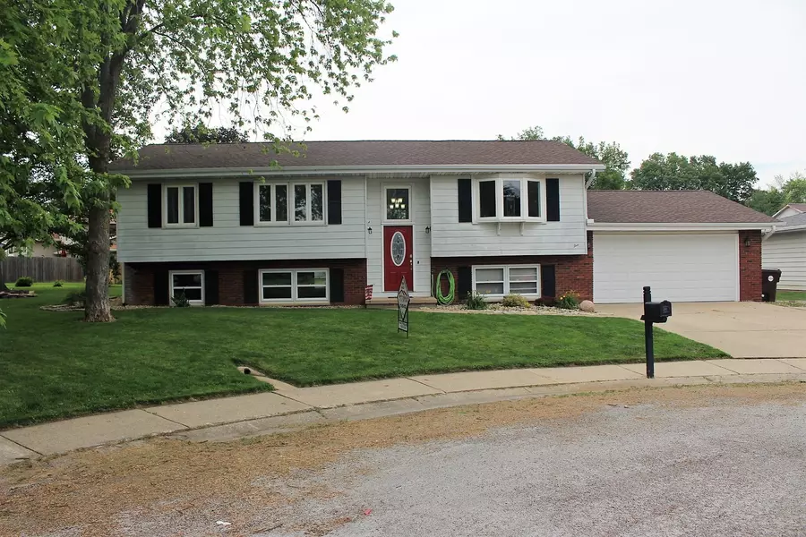 5 Laurel CT, Clinton, IL 61727