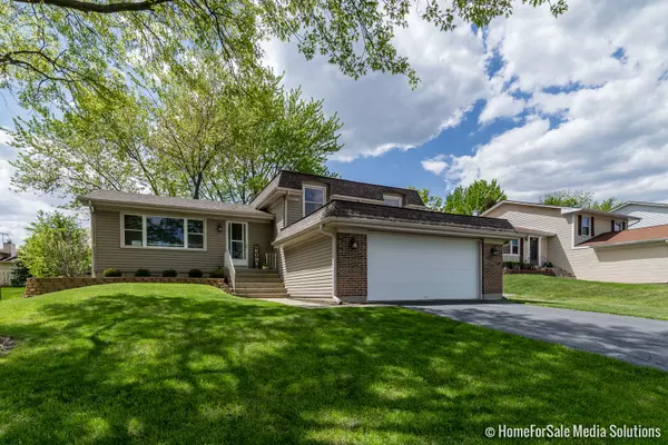 4230 Portage LN, Hoffman Estates, IL 60192