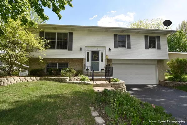 545 Maywood LN, Lisle, IL 60532