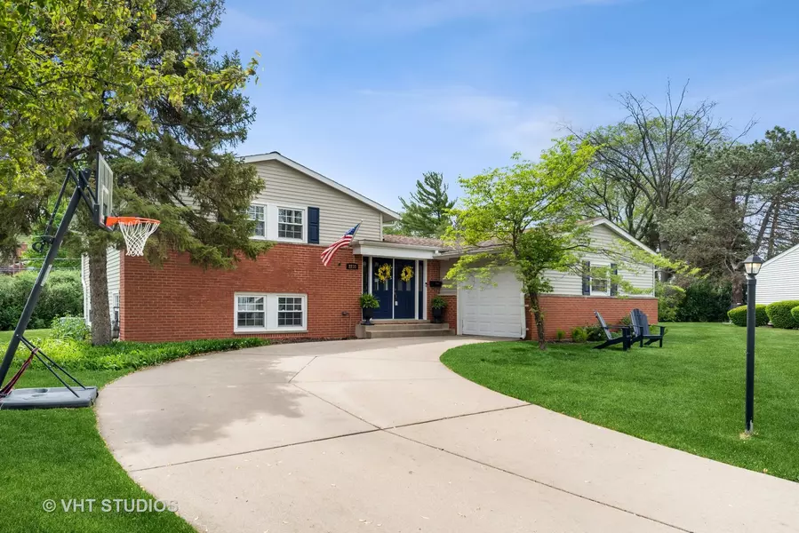 2233 N Huron ST, Arlington Heights, IL 60004