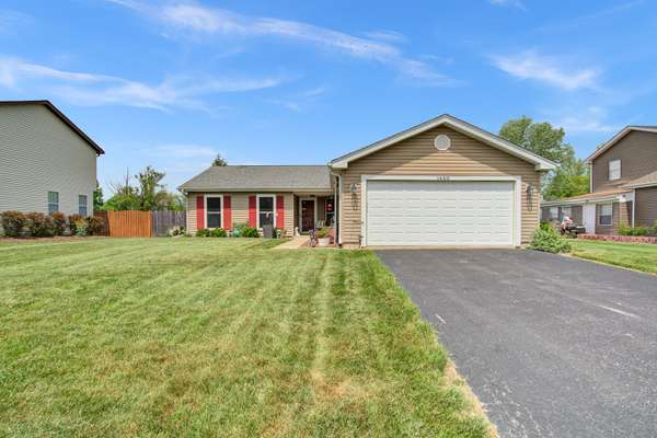 1690 Red Coach LN, Algonquin, IL 60102