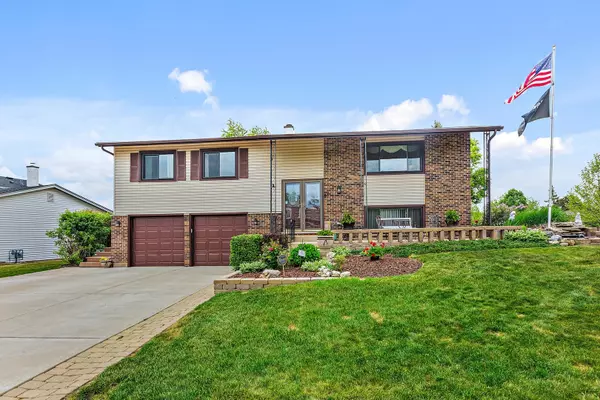 665 Arizona PASS, Elk Grove Village, IL 60007