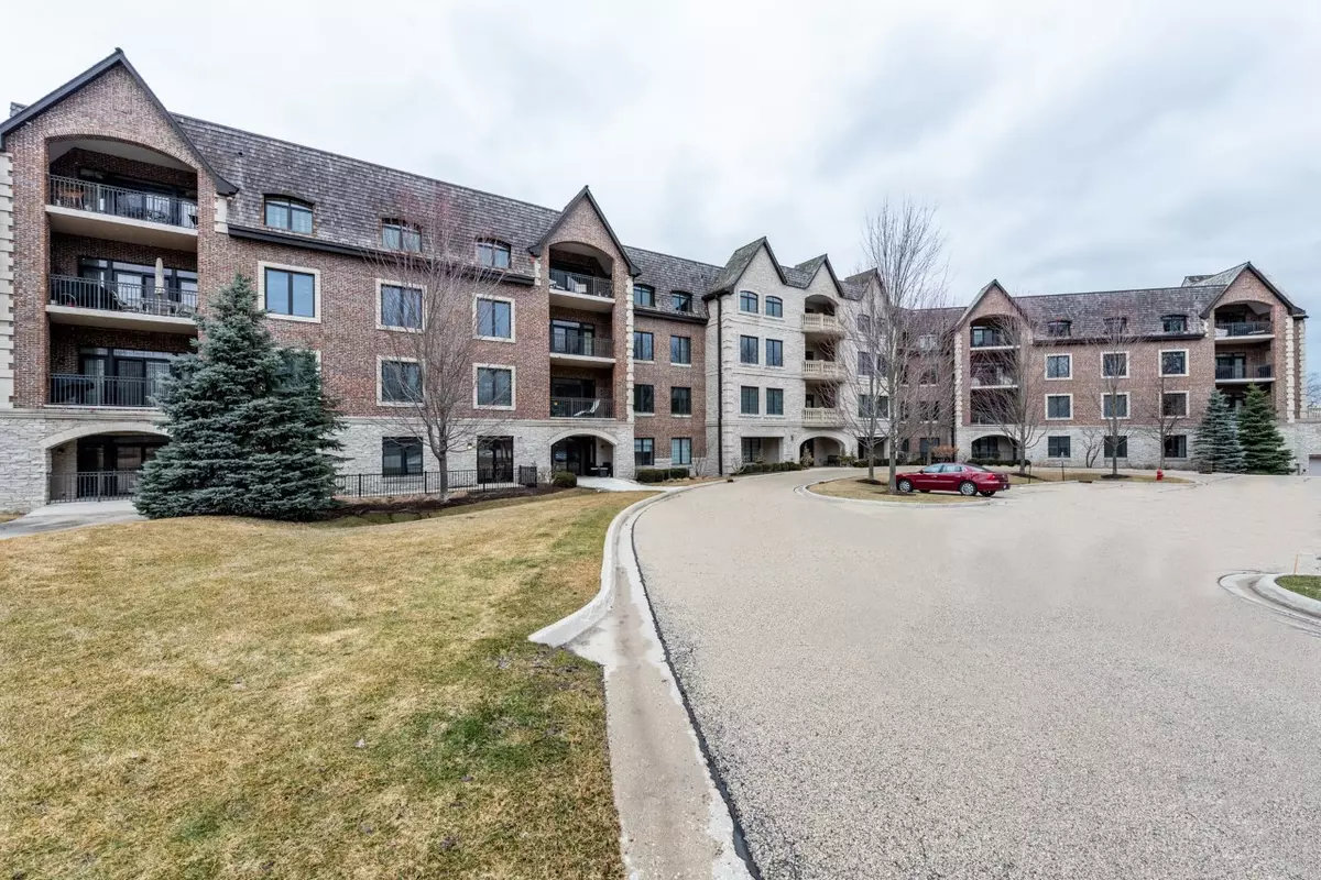 Lake Forest, IL 60045,1800 Amberley CT #405