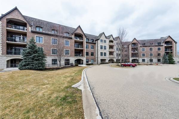 1800 Amberley CT #405, Lake Forest, IL 60045